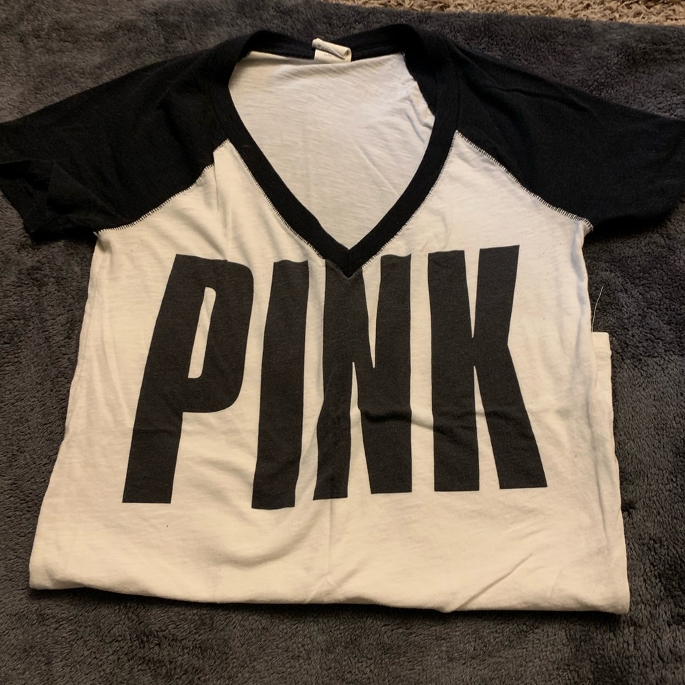 V neck VS Pink t shirt